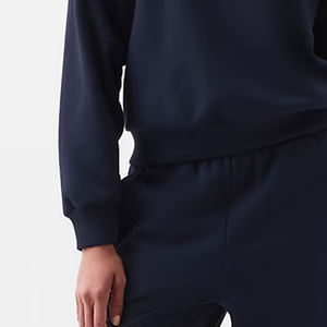 Sudadera Corta para Mujer con Diseño de Hombros Caídos, Servicio OEM con Logotipo Personalizable, Material de Alta Calidad para Invierno, Precio Económico - Product Image 3