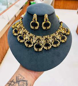 Ensemble de collier Moissanite Kundan de qualité supérieure avec pierre hydro pour les femmes parfait pour le mariage, ensemble de collier de luxe pour les fêtes - Product Image 2