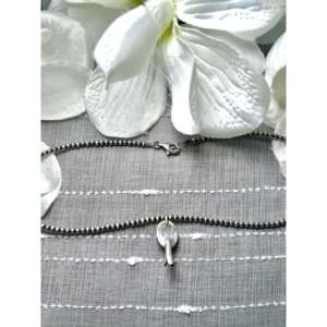 Collar George Rios Dahlia de Plata de Ley con Diseño Floral de Algodón de Azúcar y Engaste de Bisel - Product Image 2