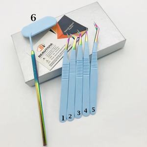 แหนบต่อขนตาเคลือบผงสีฟ้าท้องฟ้าทำจากสเตนเลสพร้อมปลายสีรุ้งและกระจกติดขนตาสินค้าตราแบรนด์ตามต้องการ - Product Image 1