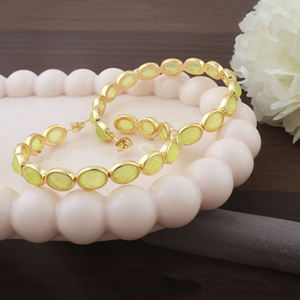 Proveedor mayorista de aretes de aro grandes con múltiples piedras preciosas ovaladas de prehnita y calcedonia, latón chapado en oro de 18 quilates, joyería moderna para mujer - Product Image 2