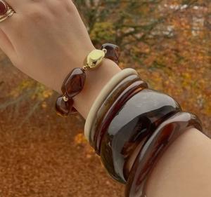 Bracelets en résine de haute qualité pour femmes, durables, légers, finition lisse, imperméables, personnalisables, accessoire de mode pour un usage à long terme - Product Image 4