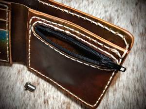 Cartera Corta Plegable de Cuero Genuino Vintage Hecha a Mano con Grabado Geométrico Estilo Western, con Bloqueo RFID de Lujo para Hombre - Product Image 3