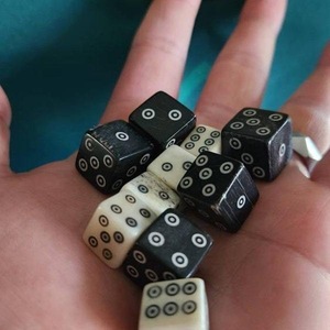 Dés en corne de buffle naturelle, écologiques et aux motifs de grain uniques pour les jeux de société RPG, haute qualité - Product Image 2
