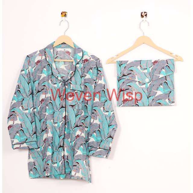 ใกล้กับรูปภาพ