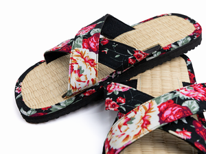 รองเท้าแตะรัดส้น CS-14 รุ่น Cinnamon สวมใส่สบาย สายไขว้ ระบายอากาศได้ดี รองรับแรงกระแทก นวดเท้า ดีไซน์ดอกไม้สุดอินเทรนด์ปี 2023 สำหรับสาวๆ - Product Image 4