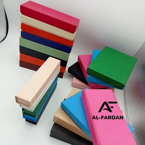 Boîtes en papier de carton de 1 à 5 pièces de différentes couleurs entièrement personnalisées Boîtes de pincettes à cils plats fabriquées à la main en gros - Product Image 1