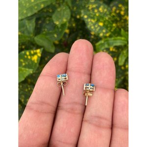 Pendientes de Topacio Azul con Marco Ovalado de Oro de 14k, Modernos y Religiosos, Ideales para Fiestas, Aniversarios y Regalos, con Detalles de Circonita - Product Image 3