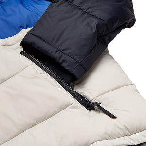 ผู้ผลิตเสื้อแจ็คเก็ตขนแกะผู้ชายปี 2026 สไตล์สตรีทแวร์แบบ Color Block เสื้อโค้ทบุนวมแบบ Quilted อุ่นสบายสำหรับฤดูหนาว คอตั้ง ติดกระดุมด้านหน้า - Product Image 5