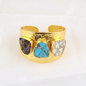 Brazalete de Hip Hop, Brazalete Abierto de Cobre Mohave con Turquesa, Joyería con Baño de Oro de 18k, Textura Martillada, Brazalete de Latón - Product Image 2