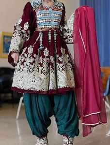 Última Moda en Vestidos Ajustados y con Vuelo para Mujer, Vestidos Afganos al por Mayor, MOQ Bajo, Servicio OEM, Vestido Afgano Kuchi Bordado para Mujer - Product Image 3