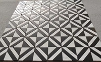 Mosaïque de marbre noir et blanc à découpe au jet d'eau, design unique et irrégulier, pour mur de cuisine et salle de bain