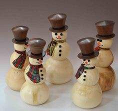 Juguete de decoración navideña de muñeco de nieve de madera de lujo para niños hecho a mano impermeable de alta calidad de la India - Product Image 6