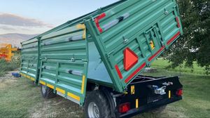 Nouvelle remorque agricole à benne basculante de 8 tonnes avec engrenages et essieux, capacité de 16 000 lb pour les travaux de construction et les opérations de tracteurs - Product Image 4