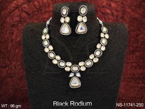 Kundan Pierres Noir Rhodium Polonais Fantaisie Design Party Wear Bijoux Accessoires Femmes Kundan Collier Court Ensemble Ensembles de Bijoux Ensemble - Product Image 6