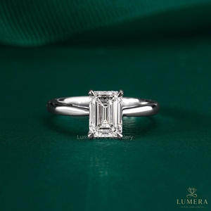 Anillo de Compromiso Solitario con Moissanita/Diamante de Laboratorio con Corte Esmeralda, Certificado por IGI, en Oro Blanco de 14K con Engaste de Platino para Mujer - Product Image 1