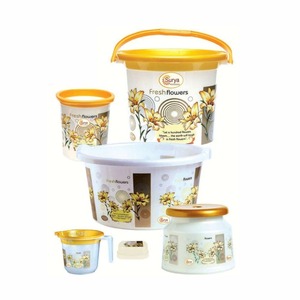 Juego de Baño Moderno de Plástico de Alta Calidad con Diseño Floral de Margaritas, Elegante, Duradero y Conveniente, 6 Piezas para Uso Diario, Cubo de 20L, Taza, Taburete - Product Image 1