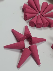 Cônes colorés personnalisés encens fabricant vietnamien cônes d'encens en bois différentes tailles couleurs fins religieuses arômes de maison - Product Image 5