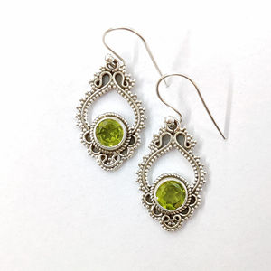 Modernos Pendientes de Oro de 14k con Diamante Peridoto, 4.7 Gramos, Forma de Gota de Agua, Engaste en Bisel, Material de Oro Rosa para Compromiso - Product Image 1