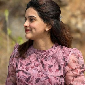 Running Days Wear Digital Printed Scoop Neck Bordado Hasta la rodilla Kurti con talla grande disponible a un precio asequible - Product Image 4