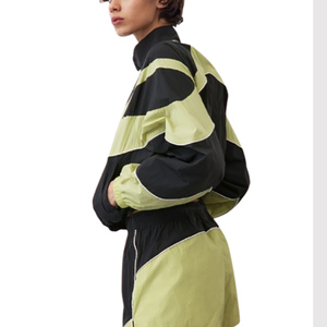 Chaqueta cortavientos de moda para mujer al aire libre 2025 impermeable precio bajo OEM ODM chaqueta cortavientos personalizada con servicio para mujer - Product Image 2