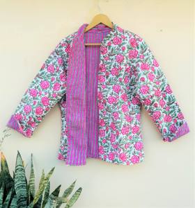 Manteaux pour femmes de style bohème Veste réversible vintage en pur coton avec bouton plus proche Conception matelassée imprimée à la main - Product Image 3