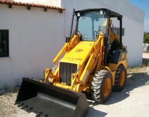 Chargeuse compacte sur pneus JCB 1CX 2022, capacité de charge nominale de 4 tonnes, mini godet avant, moteur Fawde, pompe à entraînement, chargeuse rétro - Product Image 4