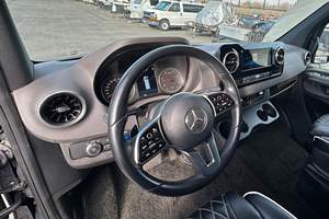 Vagoneta de Carga Usada 2024 Ultra-Lujo con Techo Alto, 4x4, Automática, 4 Asientos de Cuero, Techo Panorámico Grande - Product Image 5