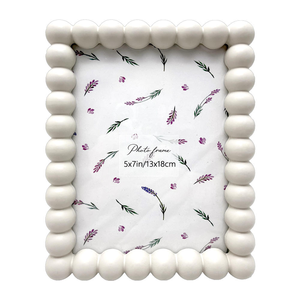 กรอบรูปไม้เคลือบเงาประดับลูกปัดแบบตั้งโต๊ะ ขายส่งของตกแต่งบ้าน กรอบรูปไม้ทาสีแนวตั้งแนวนอน - Product Image 1