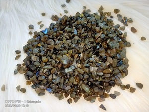 Pierres de Labradorite Naturelle en Éclats Sculptés de Forme Irrégulière, Marque Agate de Gujarat Rais, pour Feng Shui, Art, Collection, Décoration et Guérison - Product Image 5