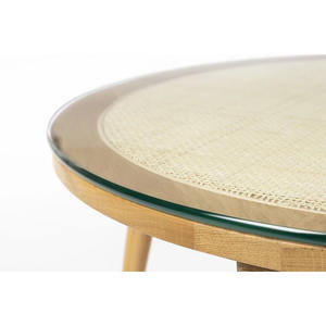 Mesa de centro con estructura de madera de teca y tejido de ratán natural, equipada con tapa de vidrio para uso en interiores y exteriores. - Product Image 1
