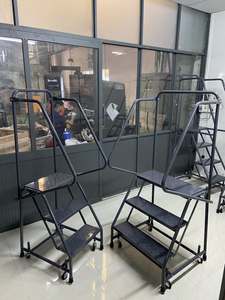 Escalera móvil de acero de 3 o más peldaños, inclinable y rodante, para seguridad en almacenes, fabricada en Vietnam por OEM, con certificación ISO y Sedex. - Product Image 4