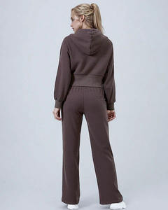 Ensemble de survêtement à capuche pour femme en deux pièces, personnalisé, de luxe, avec strass, décontracté, écologique, respirant - Product Image 2