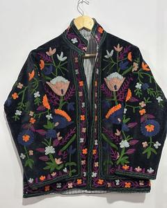 Suzani แจ็กเก็ตฤดูหนาวของผู้หญิงเสื้อแจ็กเก็ตสั้นระบายอากาศทำมือปักบนกำมะหยี่ขนาดฟรีไซส์ - Product Image 3