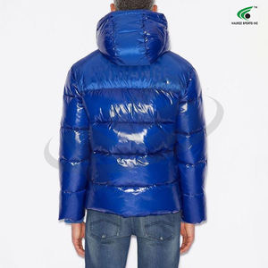 Veste matelassée pour hommes personnalisée OEM vente en gros de conception rembourrée style matelassé léger et durable veste d'hiver en plein air vêtements - Product Image 3