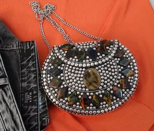 Bolsos de Mano de Latón con Diseño Artesanal y Mosaico para Eventos Nupciales, Bolsos de Mano Elegantes para Bodas de la India - Product Image 3