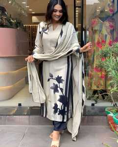 La última y elegante Kurta con Sharara Wear Pure Muselina Top impreso digitalmente y parte inferior de rayón viscosa con Organza Dupatta - Product Image 2