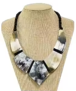 Collier en corne fabriqué à la main Bijoux naturels et élégants uniques PAR CRESCENT CRAFTS - Product Image 2