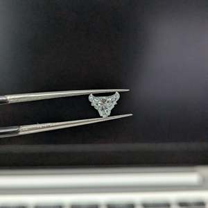 Diamant de laboratoire de 1,00 ct en forme de taureau, taille ovale unique, couleur EF, clarté VS2, certifié IGI, forme poire - Product Image 1