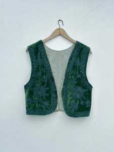 Chaleco de terciopelo estilo boho Suzani, chaqueta sin mangas con bordado floral a mano, chaqueta de invierno, atuendo navideño, chaqueta étnica sin mangas - Product Image 6