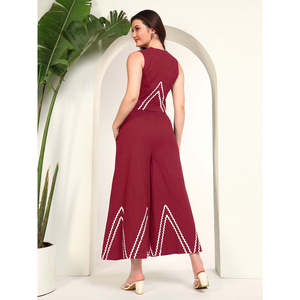 Conjunto de 2 piezas de rayón color granate para mujer de Deebaco, chaleco geométrico sin mangas con cuello en V, pantalón hasta el tobillo, conjunto formal de verano - Product Image 4