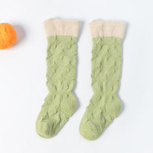 Chaussettes mi-hautes en coton peigné mignonnes, côtelées, à volants, antidérapantes, respirantes, design décontracté pour filles et bébés pour le printemps - Product Image 6