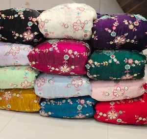 Tissu brodé non tissé de haute qualité Fendy Design avec perles florales travail poids moyen pour la fabrication de vêtements de mode et de sacs - Product Image 1