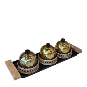 Assiette de chargeur de finition antique décorative au design élégant pour la restauration plateau de service en métal fabriqué à la main - Product Image 1