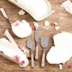 Couteaux à fromage en acier inoxydable avec manches dorées tourbillonnantes - Lavables au lave-vaisselle et écologiques pour les fêtes et événements - Product Image 3