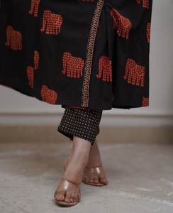 Ensembles Kurti en coton prêt-à-porter Fournisseur mondial de vêtements ethniques indiens comprenant des bas et des dupattas pour la fête - Product Image 4