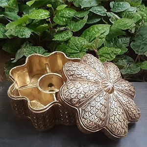 Boîtes à épices en laiton antique en forme de fleur conçues à la main, parfaites pour le stockage de la cuisine à domicile et l'organisation au meilleur prix - Product Image 3