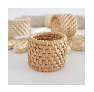 Porte-serviettes pour cadeau Artisanat fait à la main Rond de serviette en rotin nouvellement conçu Personnaliser l'emballage pour l'utilisation de table de fête de mariage - Product Image 5