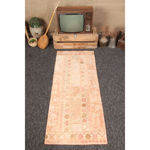 Alfombra turca de 2.7x6.6 pies, alfombra vintage de patchwork, alfombra geométrica naranja con elementos florales. - Product Image 1