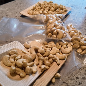 Núcleos de Anacardo W240 a Bajo Precio, Alta Calidad, Directamente de Fábrica en Camboya para la Industria de la Fabricación de Alimentos - Product Image 1